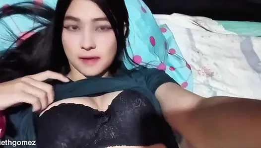 Блин, как вкусная эта игрушка, пососи мой член