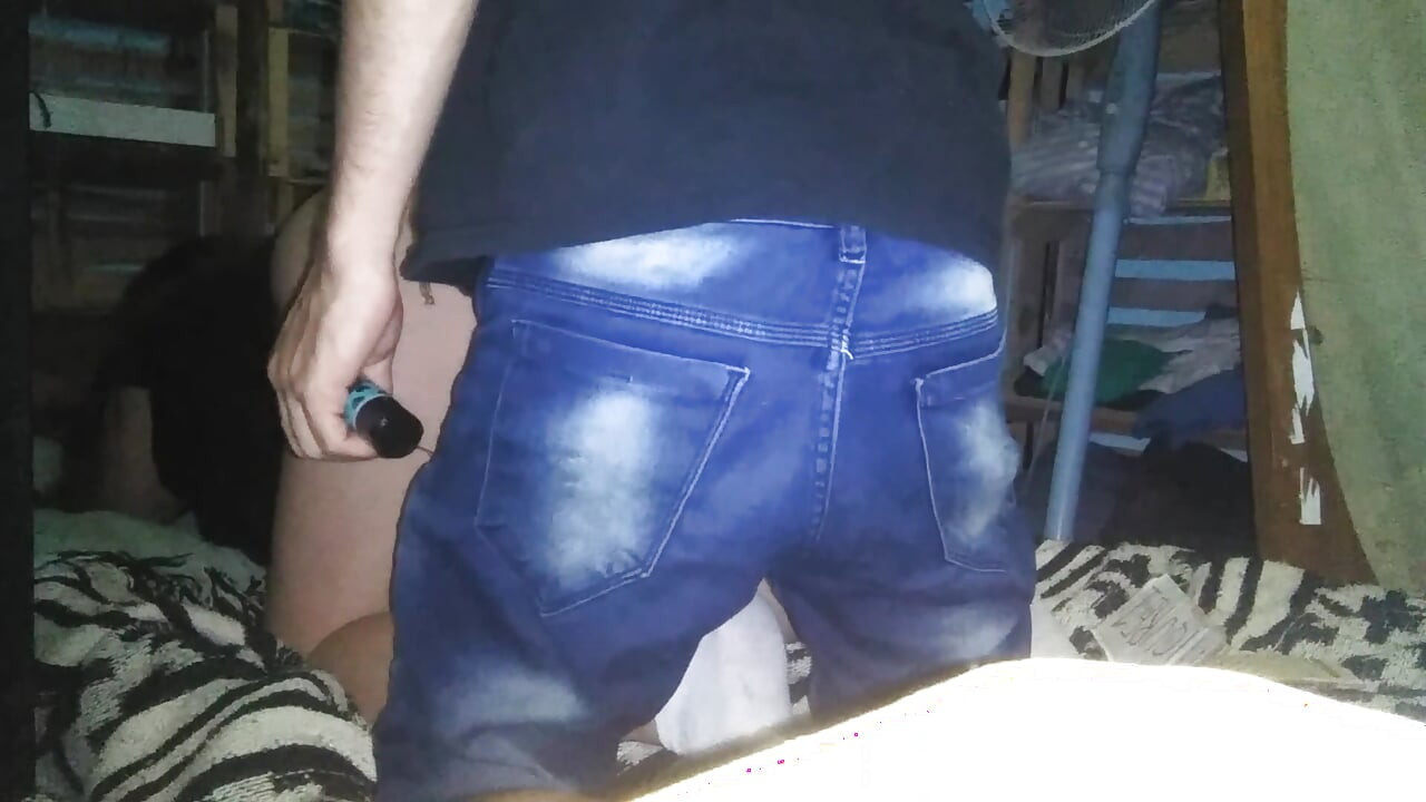 אצבעות לזונה בקונכייה עם חוטיני ורוד