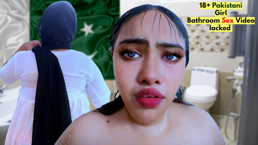 (sexo en el baño mms) linda chica musulmana de 18 años de Lahore se ducha en el baño. Entonces un extraño entra y se la folla