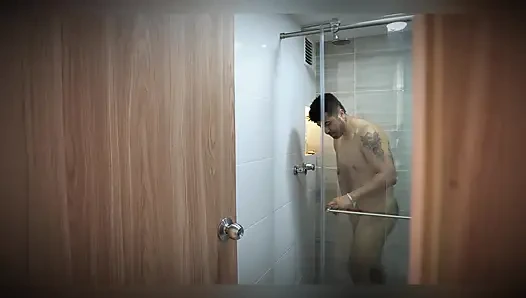 I Take a Shower at My Neighbor's House the Tiktoker and We End up Fucking in the Middle of the Live