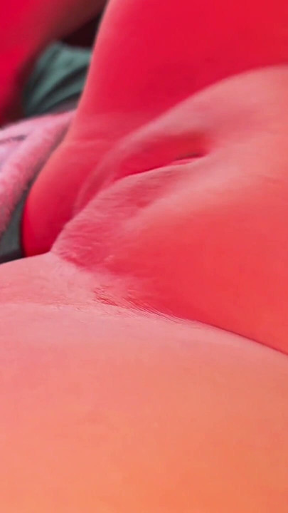 The plump big pussycat loves being spanked | Clip 2