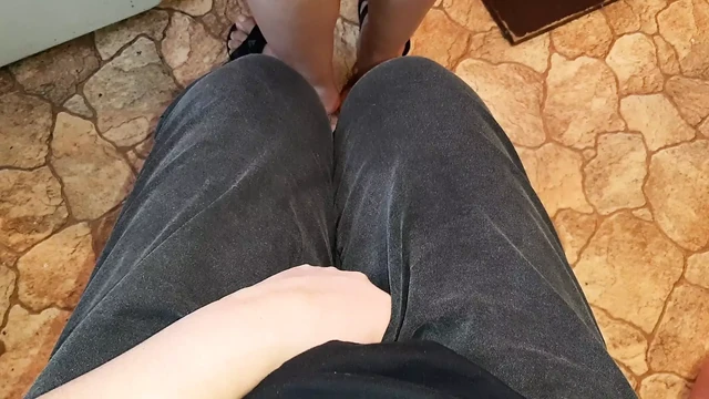 I jerk off to my neighbor in the kitchen while she is preparing dinner