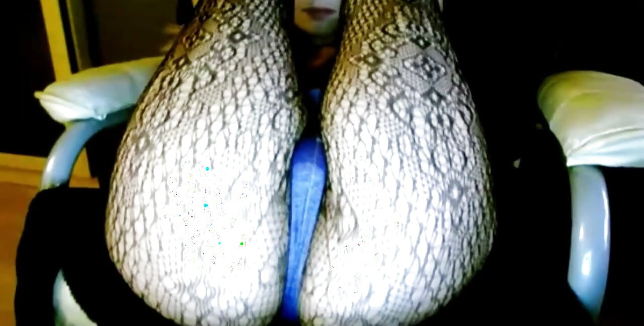 Nena sexydea masturbándose en vivo webcam