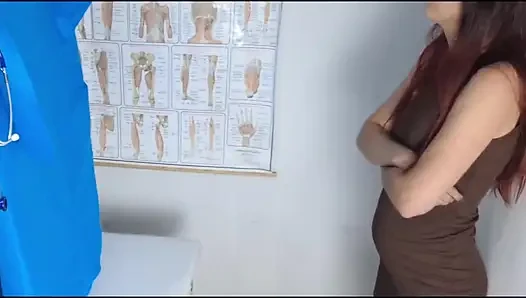 Ginekolog tidak tahu dia sedang difilmkan tertangkap basah meniduri pasiennya!