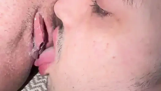 Kızıl saçlı ve ıslak amcığı