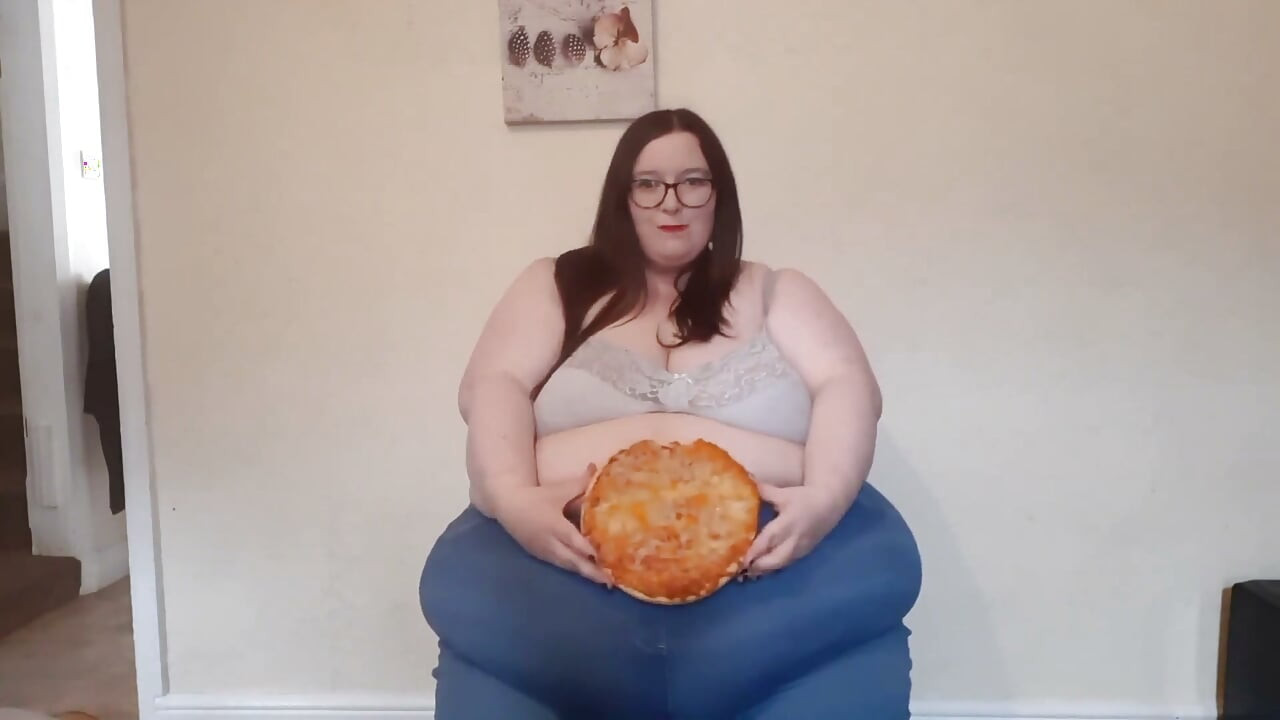 SSBBW pizza stuffing on office chair