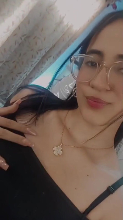 Pacarku yang cantik, aku terhubung, aku lagi nungguin kamu