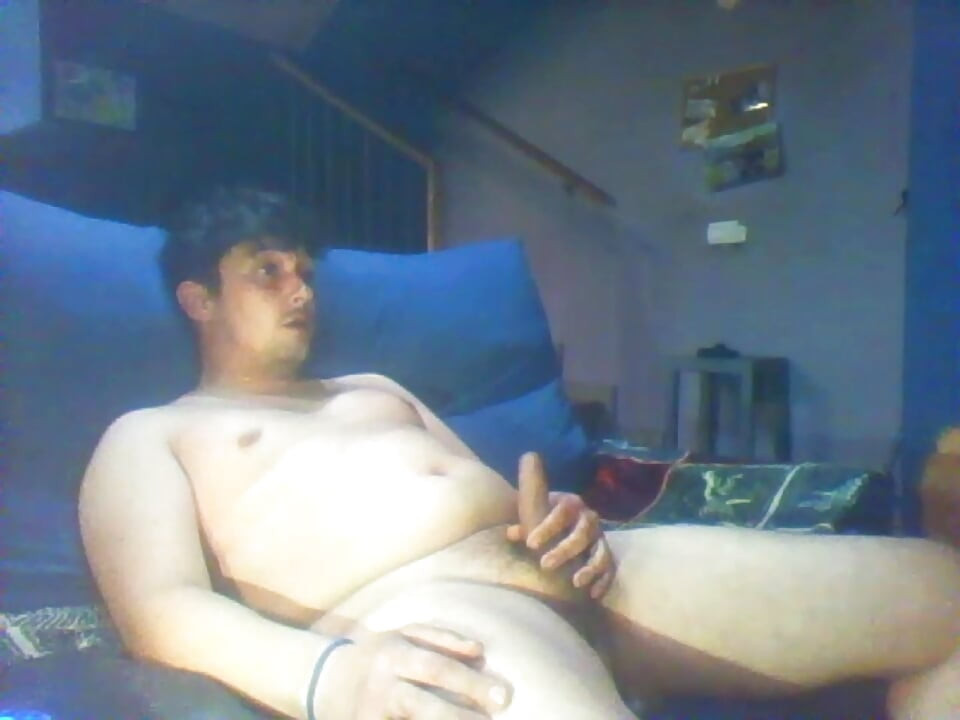 Porn video amateur guy masturbates watching porn and records himself with his laptop
