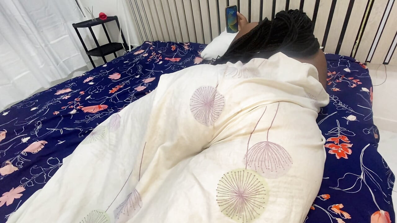 Nu ar trebui să facem asta... Dar mi-am futut mama vitregă în cameră