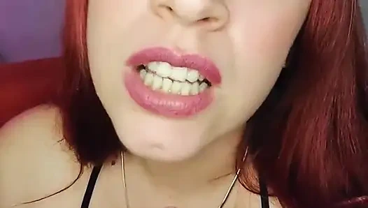 Komşu kız seni sikişirken dinlerken azıyor ve seni ziyaret ediyor!