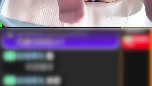 Öğretmenin video canlı yayını, şehvetli bir grup adamla paylaşıldı