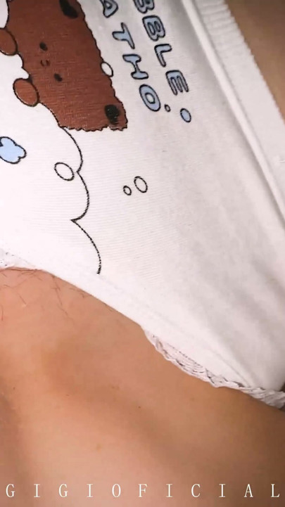 18 years old virgin girl put on panties with bears to make her unlocking unforgettable | Clip 1