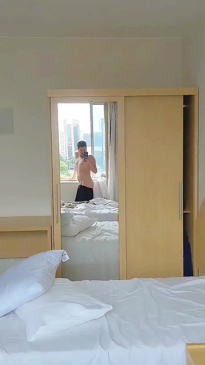 I Woke up Horny and Showed off in Bed