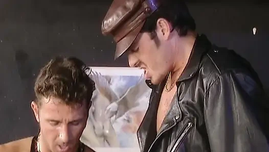 Party wird zu heißem analfick-fest mit atemberaubenden deutschen schlampen