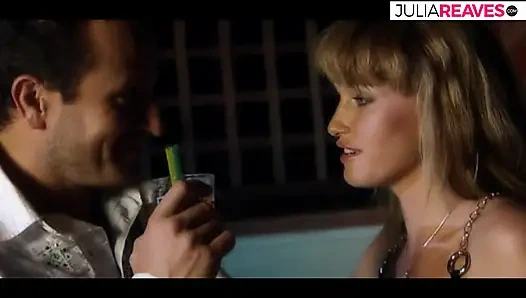 Seksi sarışın amcık yalamanın tadını çıkarıyor ve sonra büyük bir yarakla ağzına boşalmanın tadını çıkarıyor