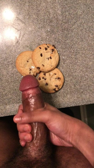 Jerking off on cookies