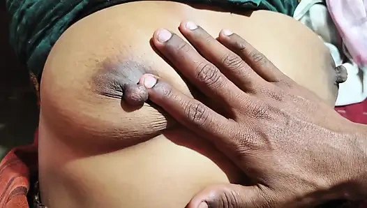 Bangali malkin ko rent wala boobs daba ke boudi me pel diya. Devar ne suman bhabhi ke chut me tel laga ke kala lund se chudai kiya.hindi sex