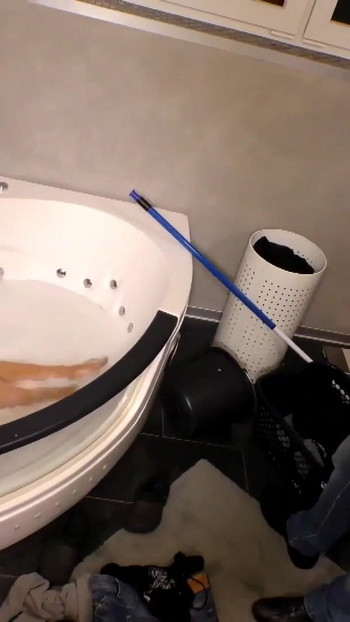 Stunning moment from "Geiles Teen im Badezimmer gefickt"