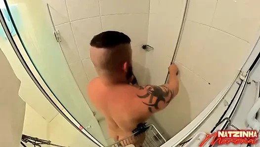 Caio di internet lagi mandi! Cewek semok rambut cokelat dientot habis-habisan sama kontol besar sampai mengerang keenakan