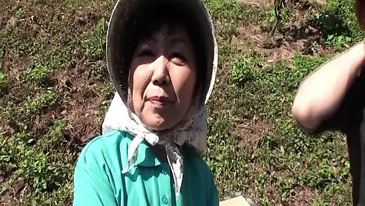 A076G11 A mature woman in her sixties is about to apply for AV. Nymphomaniac SEX in the shade of a tree in the forest!