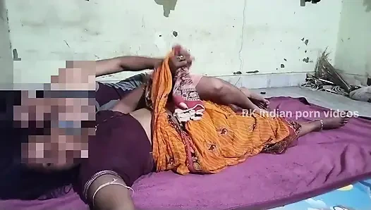 Desi bhabi di kamar tidur dan menjilati payudara dan mandi sepanjang malamEnjoyed