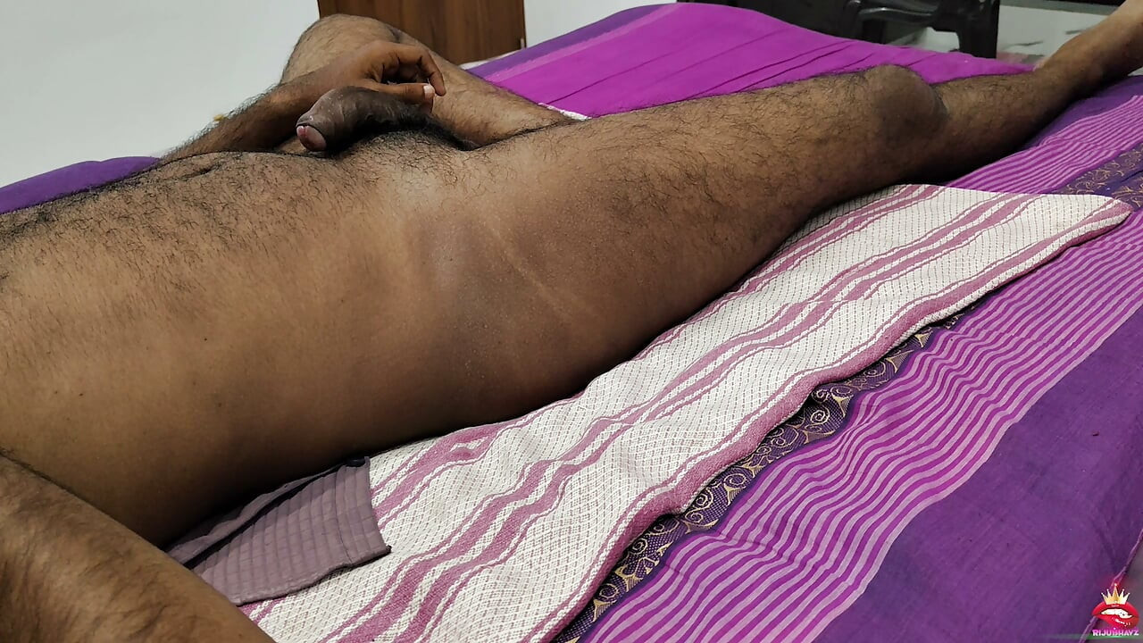 내 자지에서 뜨거운 정액이 뿜어져 나왔을 때, 일부가 내 얼굴과 입에 떨어졌다.