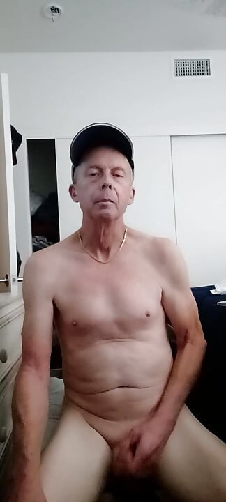 Mets-moi un collier et une laisse et prends dehors à poil