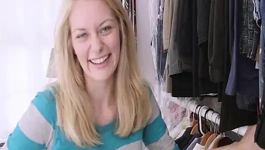 Mavi gözlü güzel Alli Rae sıkı deliklerini dolduruyor