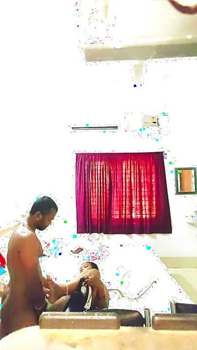 Mitrachi aai Mota lauda ghusai kamwali bai ke chut me