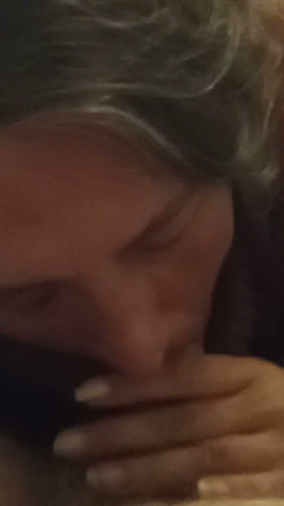 Mature amateur Eva Pur having a blowjob Natural & up close | Clip 2