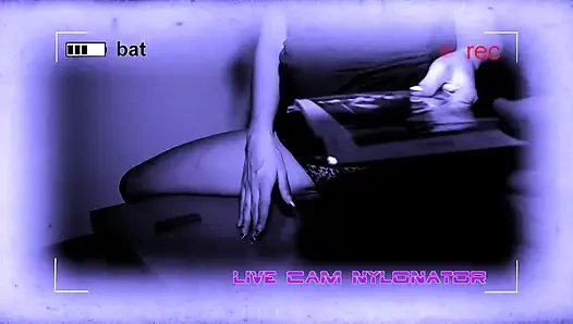 Live webcam - ngentot stoking nilon hot pakai strap-on di webcam