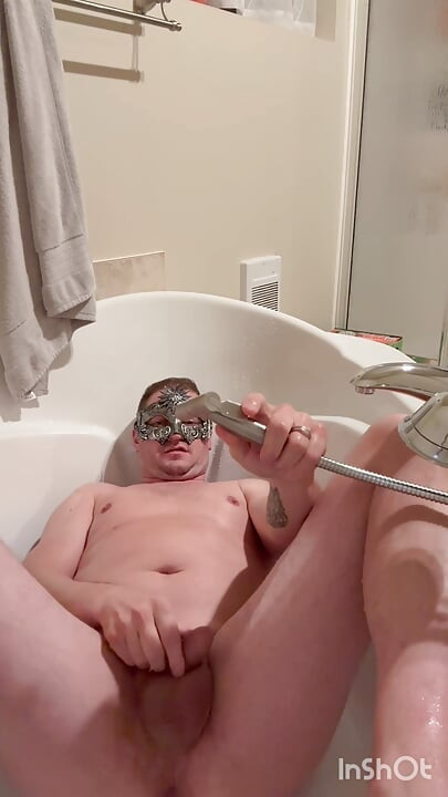 마키트하펜은 워터 제트를 사용하여 후장을 청소합니다.