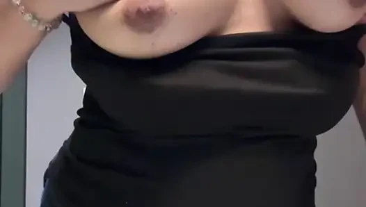 Desi Bhabhi Selfie boobs show