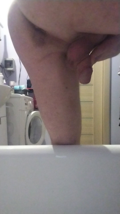 Double yellow trickle in bathroom