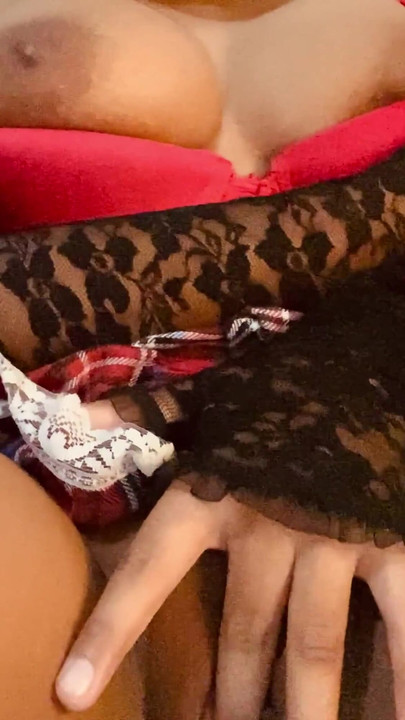 Čelistní okamžik z "Velká prsa se sexy kundičkou desi holkou"