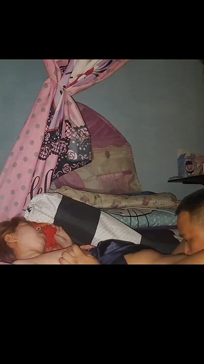 그녀가 올 때까지 그녀를 따먹어.