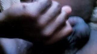 L&#39;orso nero si masturba dopo aver falciato il prato con la sborra