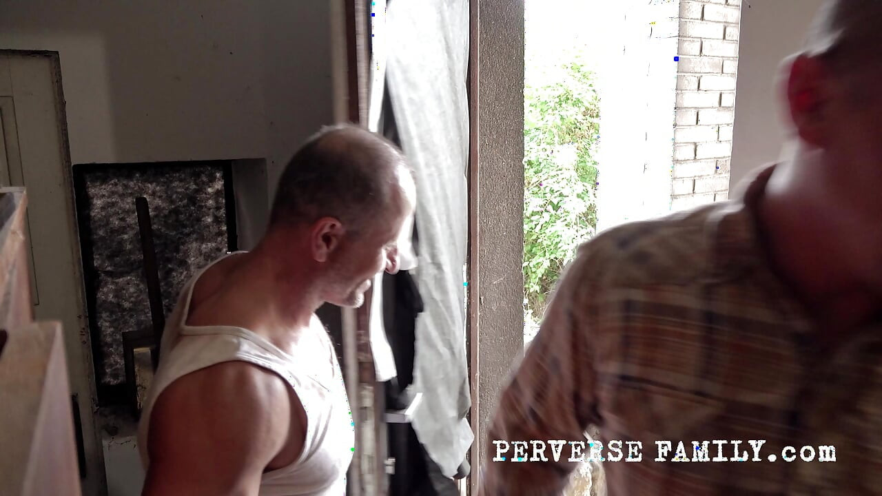 Arriesgandolo todo (familia perversa)