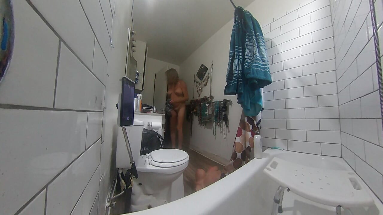 Lizzyyum VR iulie 2026 masturbare în baie # 53