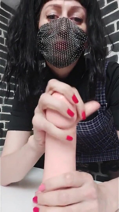 O dildosunu sağıyor - seksi orta yaşlı seksi kadın ginnagg