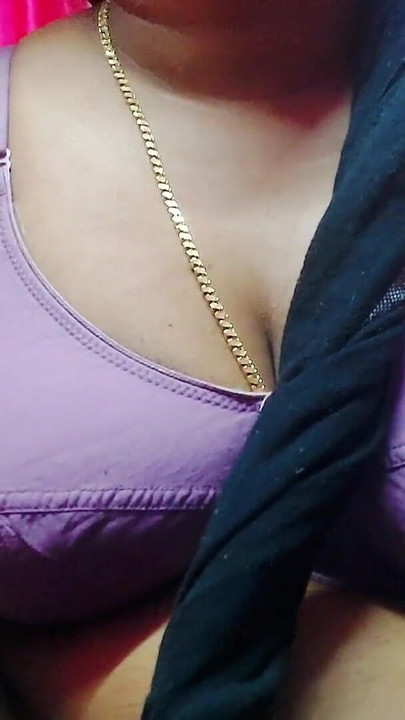 Zapanjujući trenutak iz "Delhi bhabhi mohini sex nights desi masti"