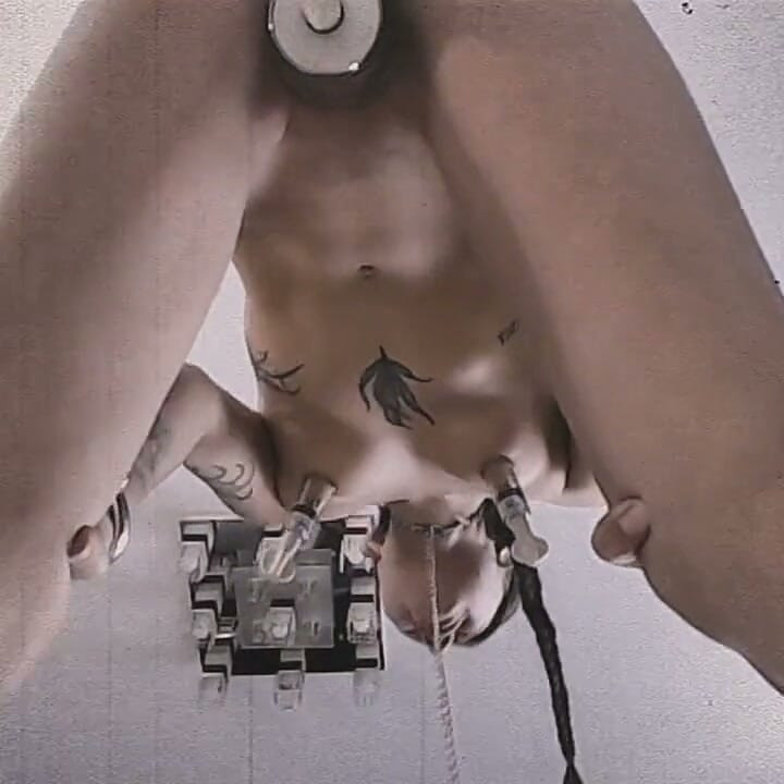 ブロークンスクワットホールド。失敗。立て。繰り返す