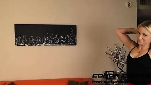 Sekretaris hot ini disepong sama kontol besar