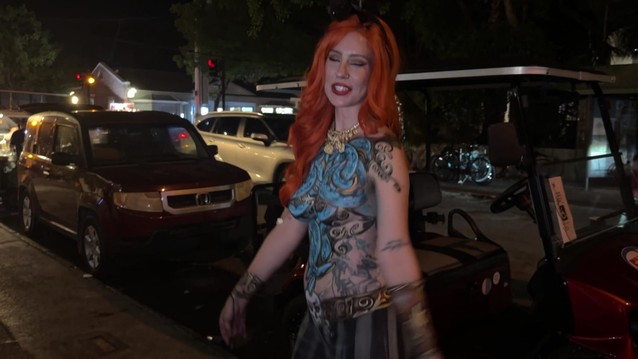 The Girl Nextdoor ix Naked in the Streets