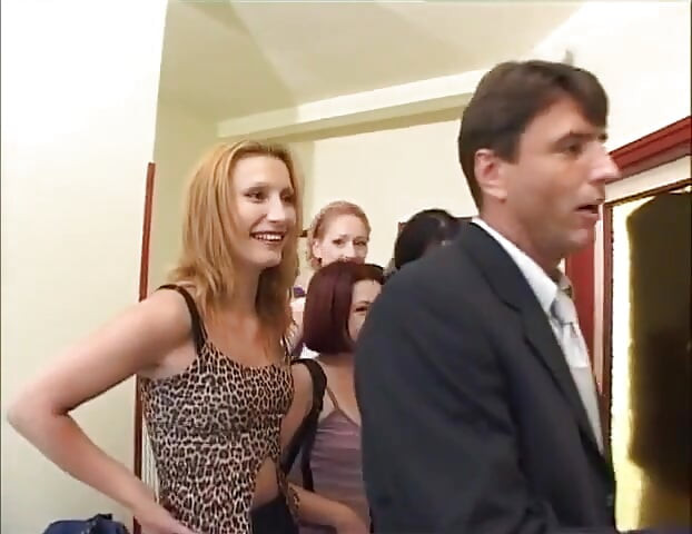 Peshab karne vali larkiyan aur peshab charam philm chodte hain - peshab hotal bhag 1