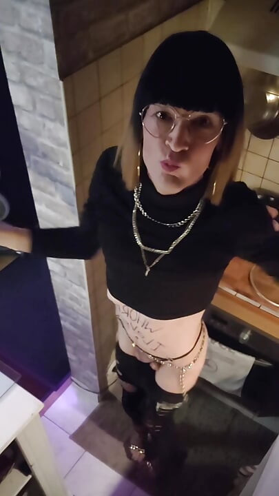 C⁴ WHoRE i Lov U❣ [5mai25] VaneSsaBiTCHx Legging dechiré Noir et HeeLs Black & GolD