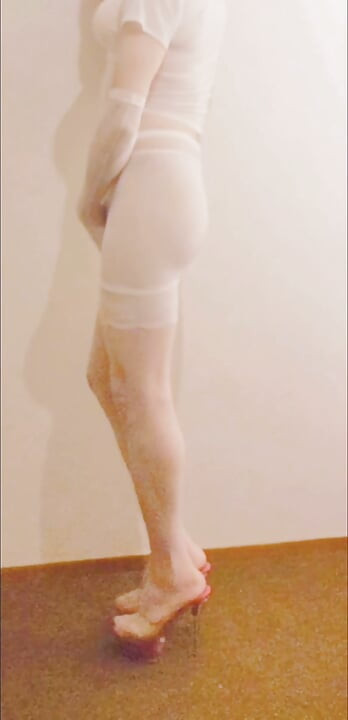 Naylon fetiş tgirl 31 çekiyor ve fetişnylon üzerinde yarağını azdırıyor