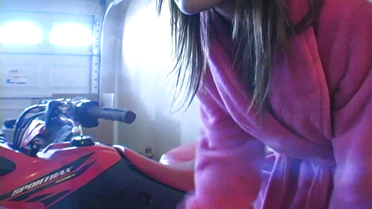 एडिसन रोज धूम्रपान की विशेषता Addison Rose