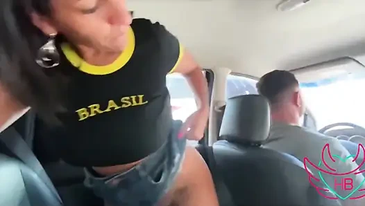 Married Woman Sucked Me with Her Husband at the Wheel