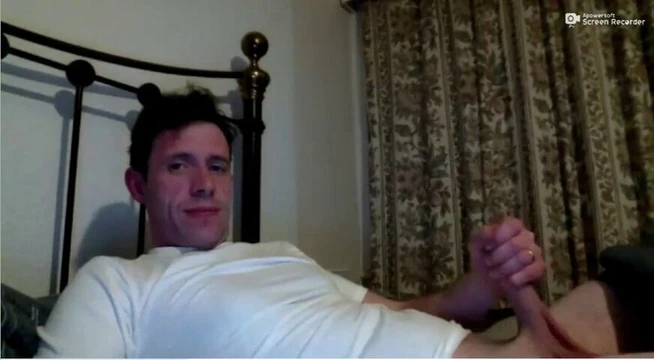 Wife not home . Guy jerkoff on cam